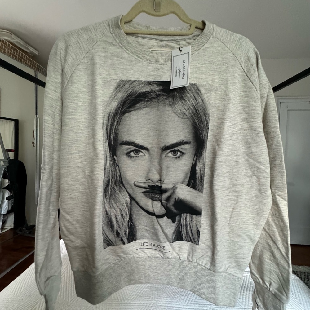 Never worn, doing a closet clean out :)